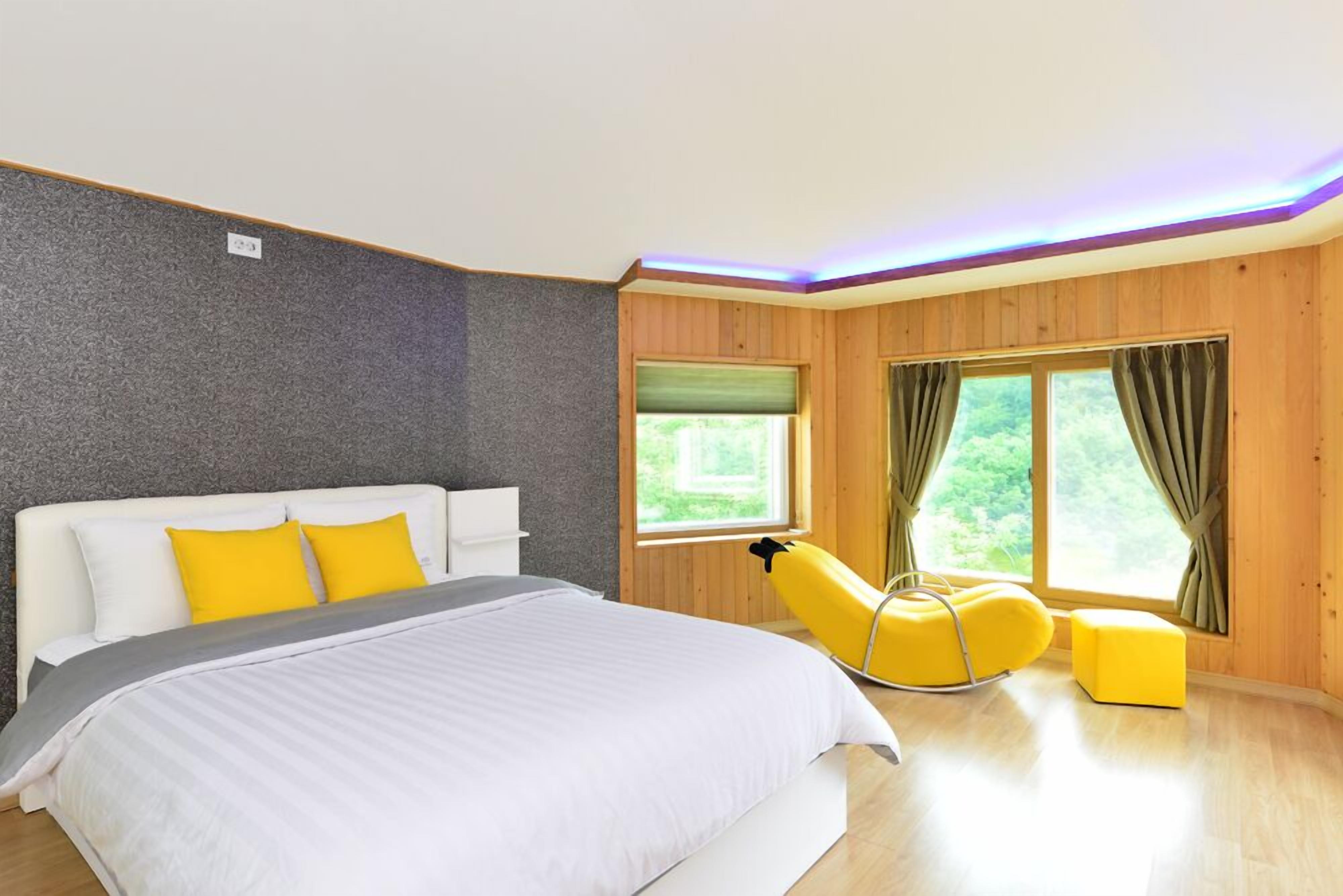 Room (Shiny) | 1 bedroom, free WiFi