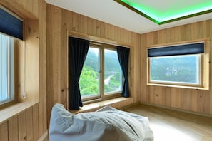Room (Unique) | Living area | Flat-screen TV, heated floors - Camel Pension (Gapyeong)