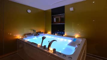 Room (Unique) | Jetted tub