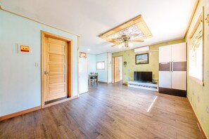 Habitación (B-3 Fashion Flower Daisy) | Wifi gratis 