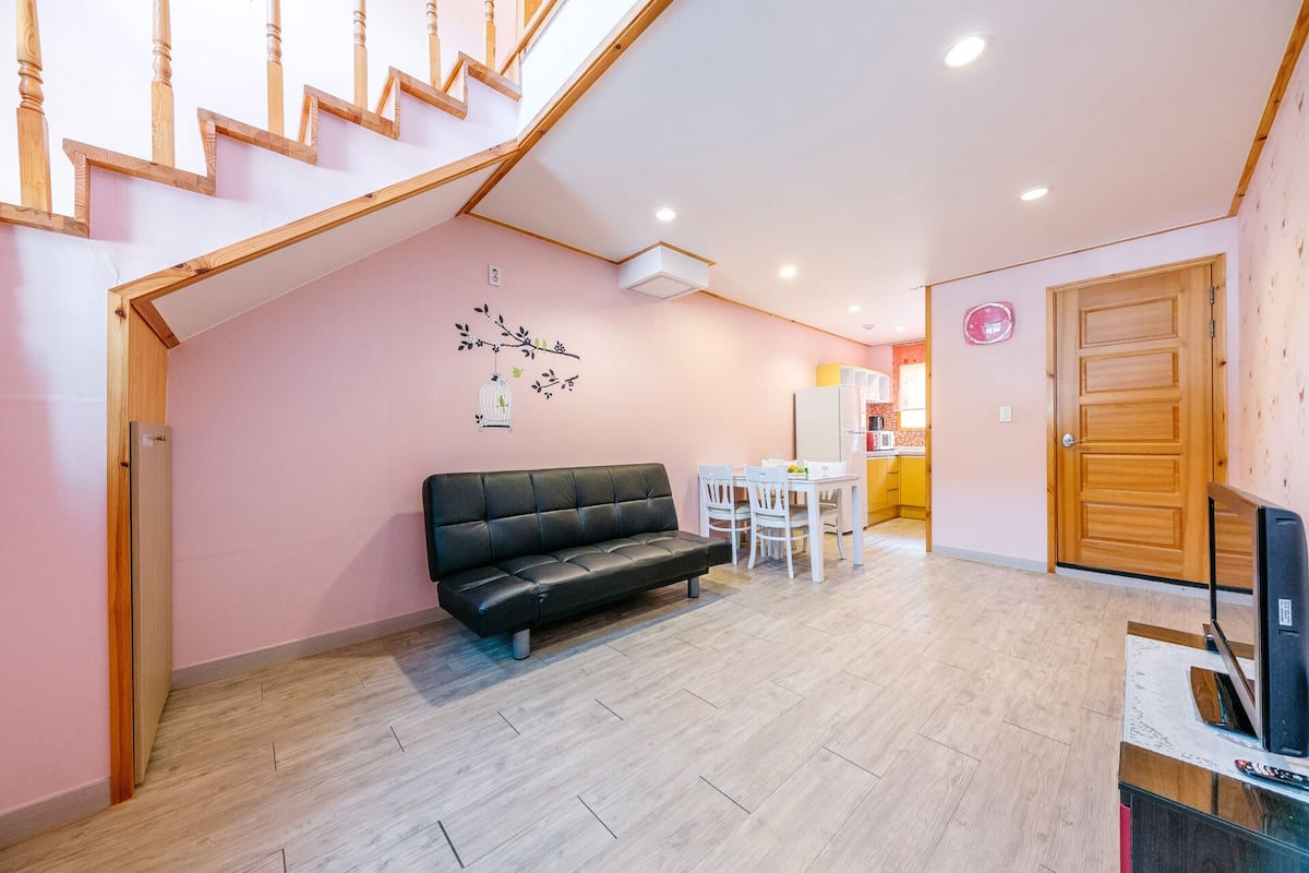 Room (B-7 Begonia Saruvia) | Living area | Flat-screen TV, heated floors
