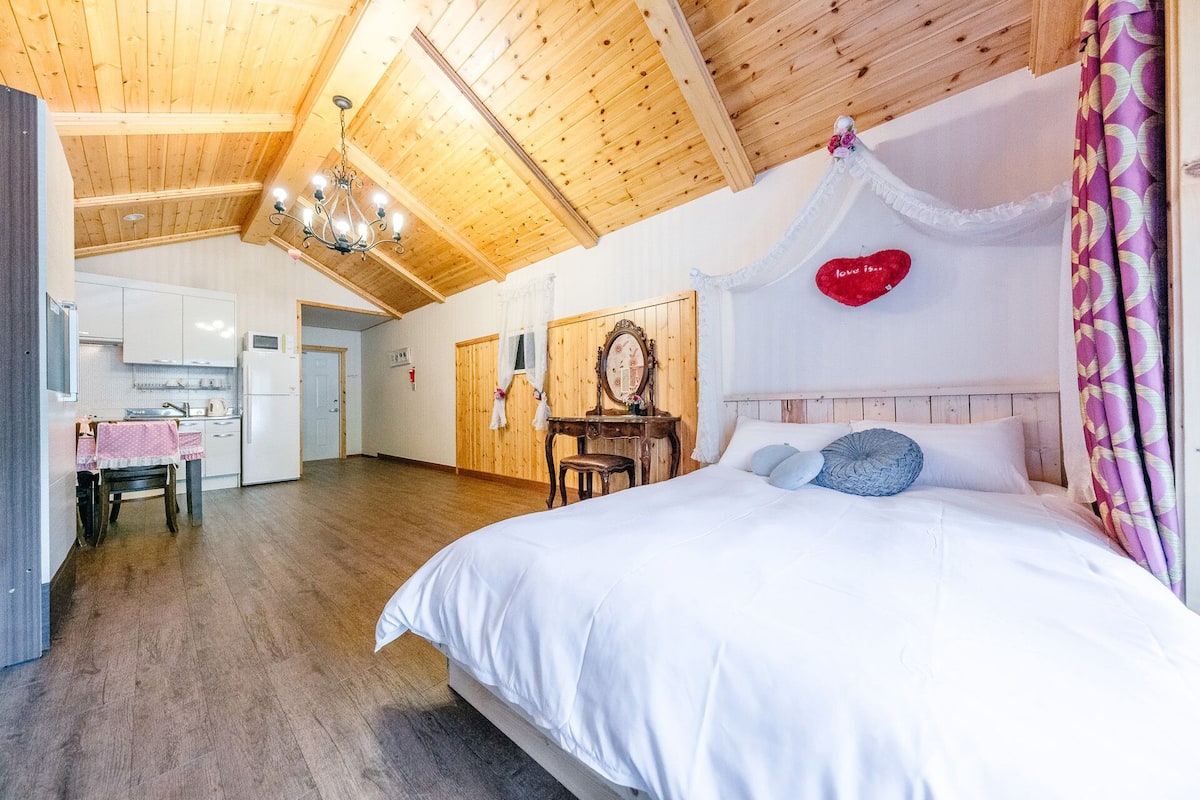 Room (B-6 Casablanc Shapran) | 1 bedroom, free WiFi