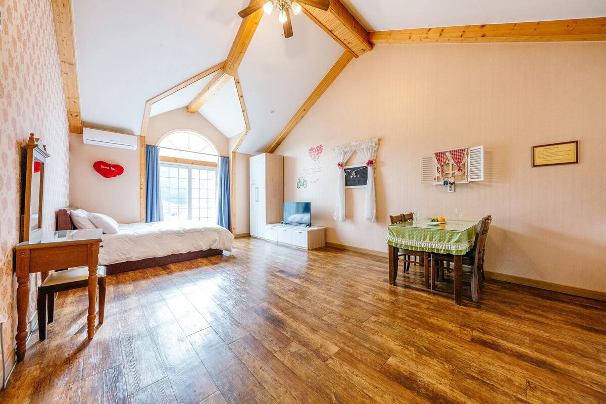 Room (A-7 Blue Sky) | Free WiFi