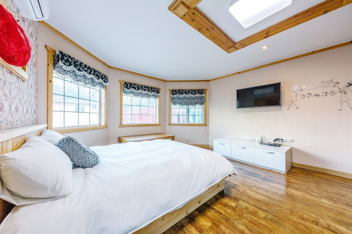 Room (A-6 Oregano) | 1 bedroom, free WiFi