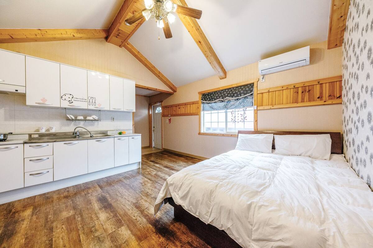 Room (A-1 Okra) | 1 bedroom, free WiFi