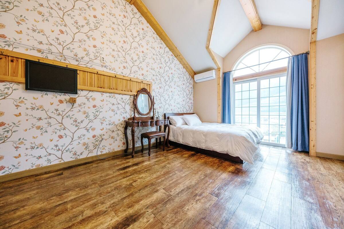 Room (A-8 Belgamot) | 1 bedroom, free WiFi