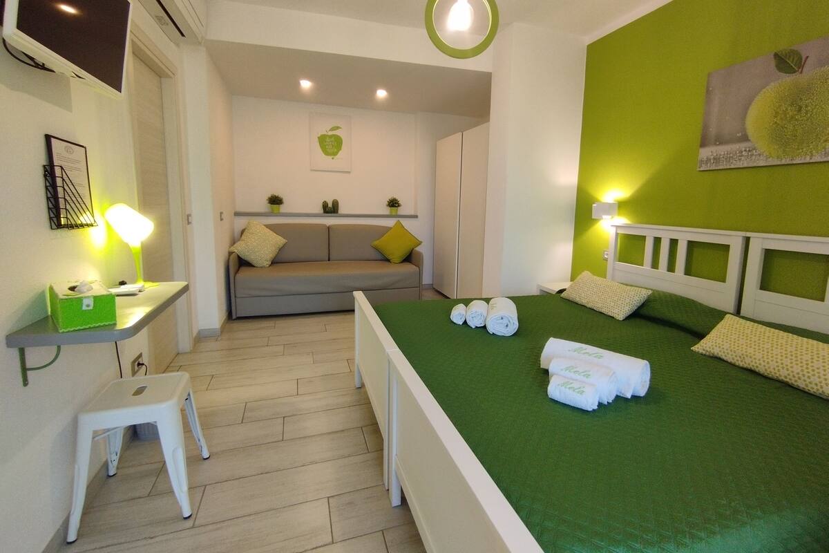 Klassieke tweepersoonskamer, 1 kingsize bed | 1 slaapkamer, een minibar, een kluis op de kamer, een bureau