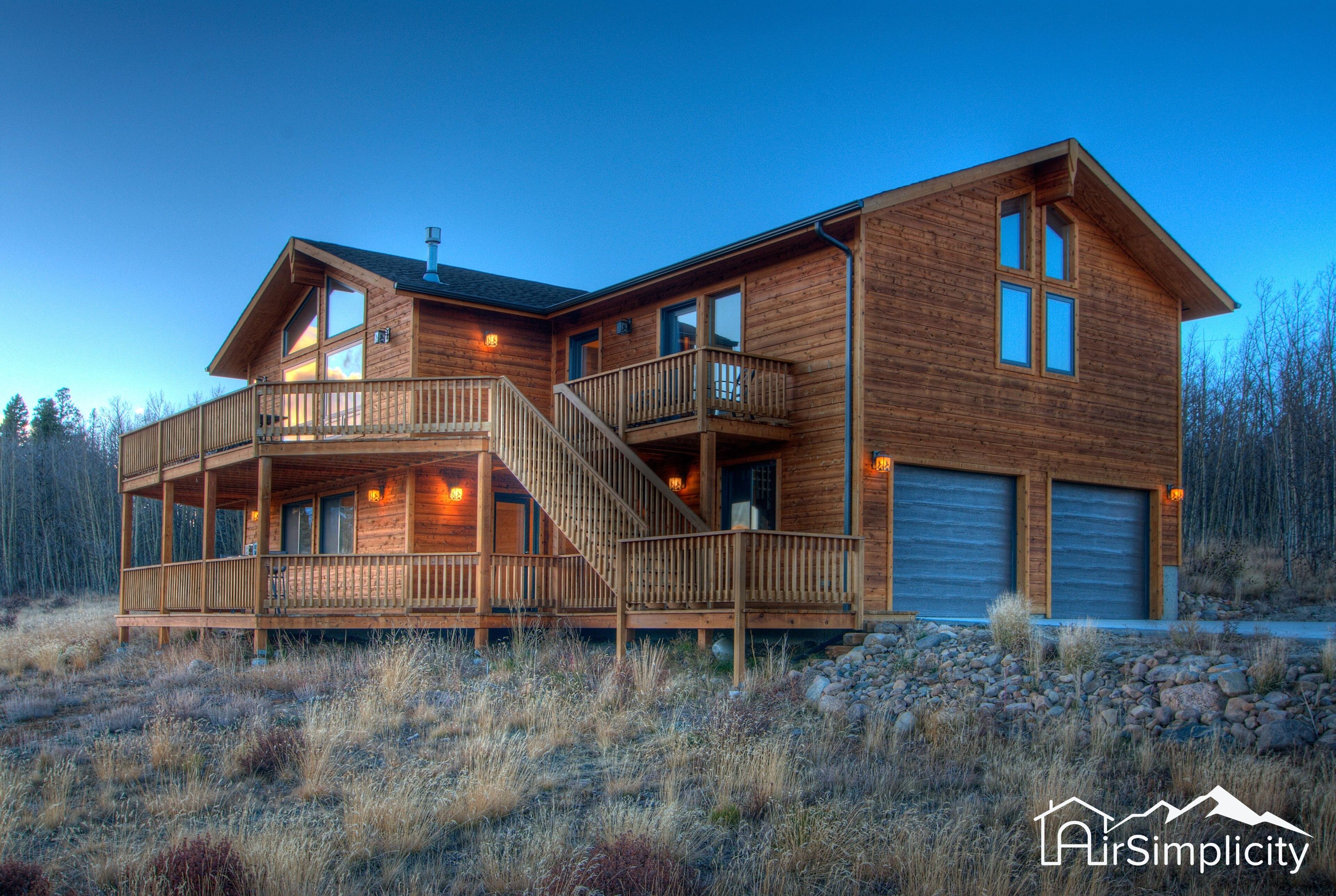 Remote Cabin Getaway • Wraparound Deck • Fast Wifi