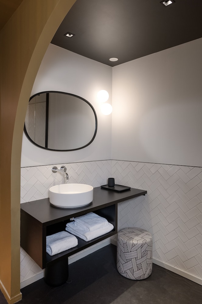 Traboule “Maison du Crible – Tour Rose” by null