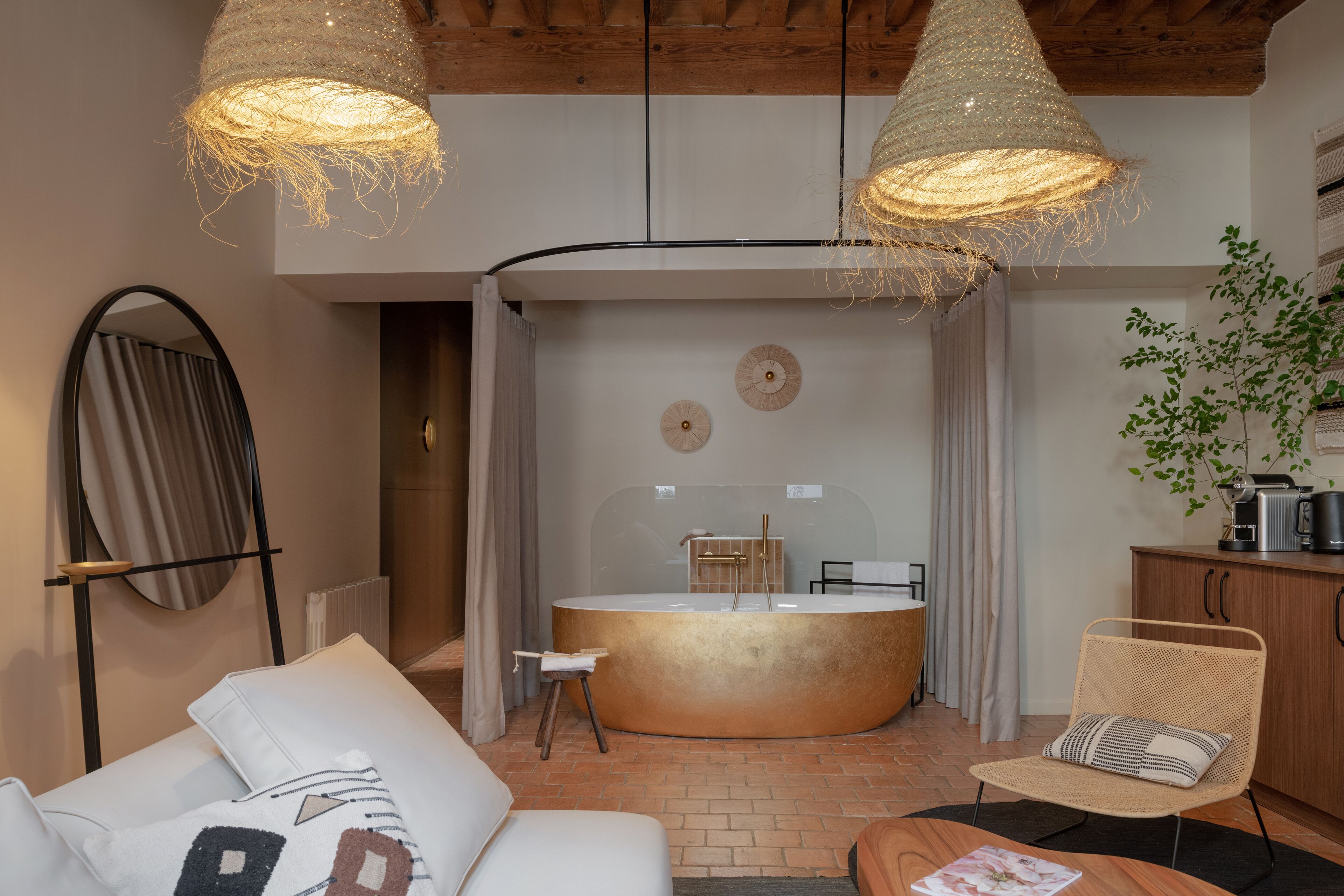 suite executive cobalt, 22 rue du boeuf, 69005 | living area | flat-screen tv