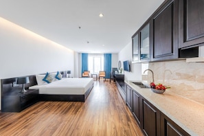 Design Studio Suite | Free minibar items, in-room safe, individually decorated - Nostalgia DS Hotel (Da Nang)