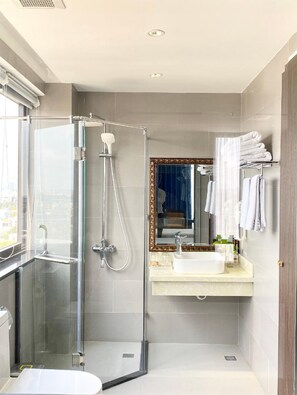 Family Quadruple Room | Bathroom | Shower, rainfall showerhead, designer toiletries, hair dryer - Nostalgia DS Hotel (Da Nang)