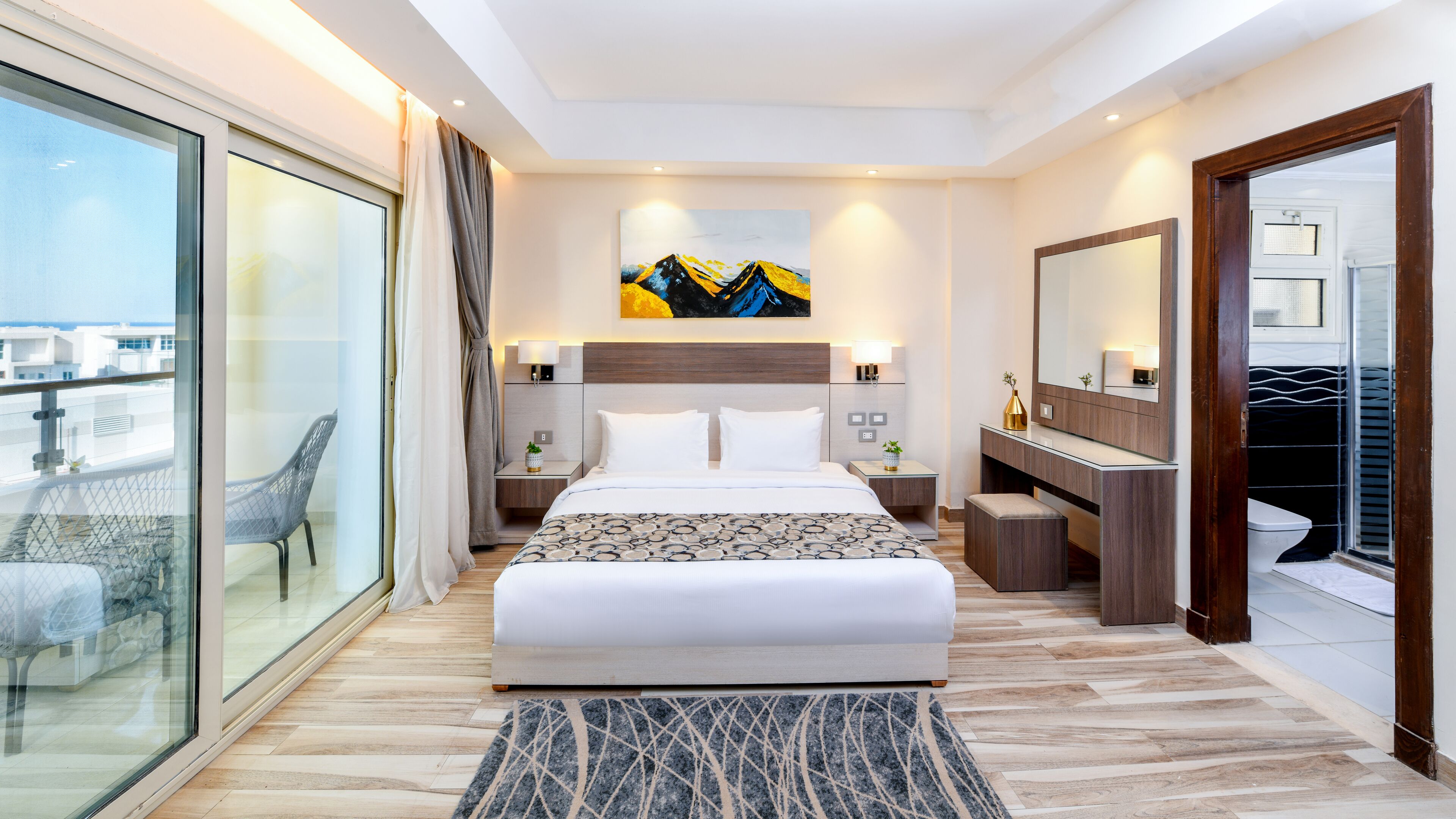 Minibar, két bảo mật tại phòng, trang trí khác biệt 
