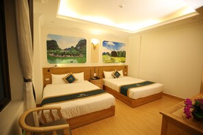 Minibar, muebles diferentes y escritorio