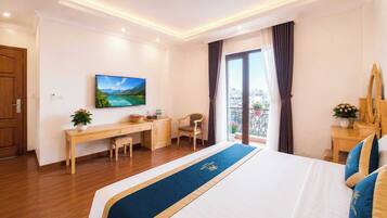 Deluxe Double | Minibar, desk, soundproofing, free WiFi