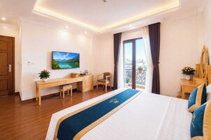 Deluxe Double | Minibar, desk, soundproofing, free WiFi