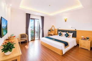Deluxe Double | Minibar, desk, soundproofing, free WiFi
