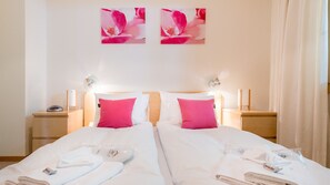 2 bedrooms, iron/ironing board, free WiFi, bed sheets