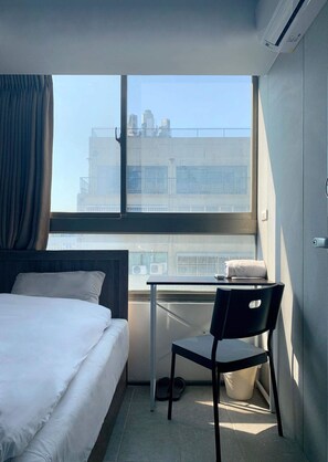 In-room safe, blackout curtains, soundproofing, free WiFi - Su Taichung Hostel (Taichung)