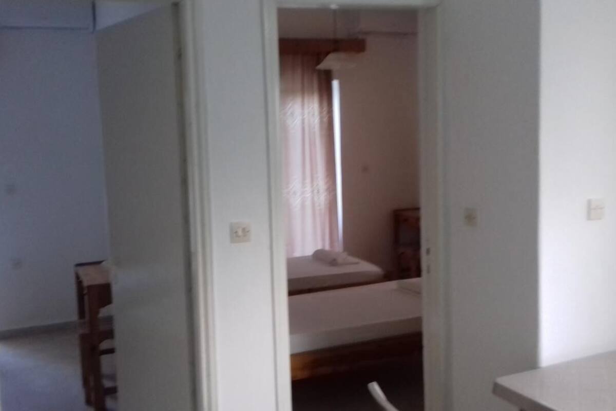 Chambre Familiale | Bureau, chambres insonorisées, fer et planche à repasser