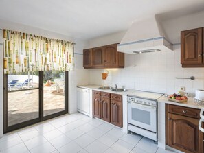 Réfrigérateur, four, plaque de cuisson, lave-vaisselle