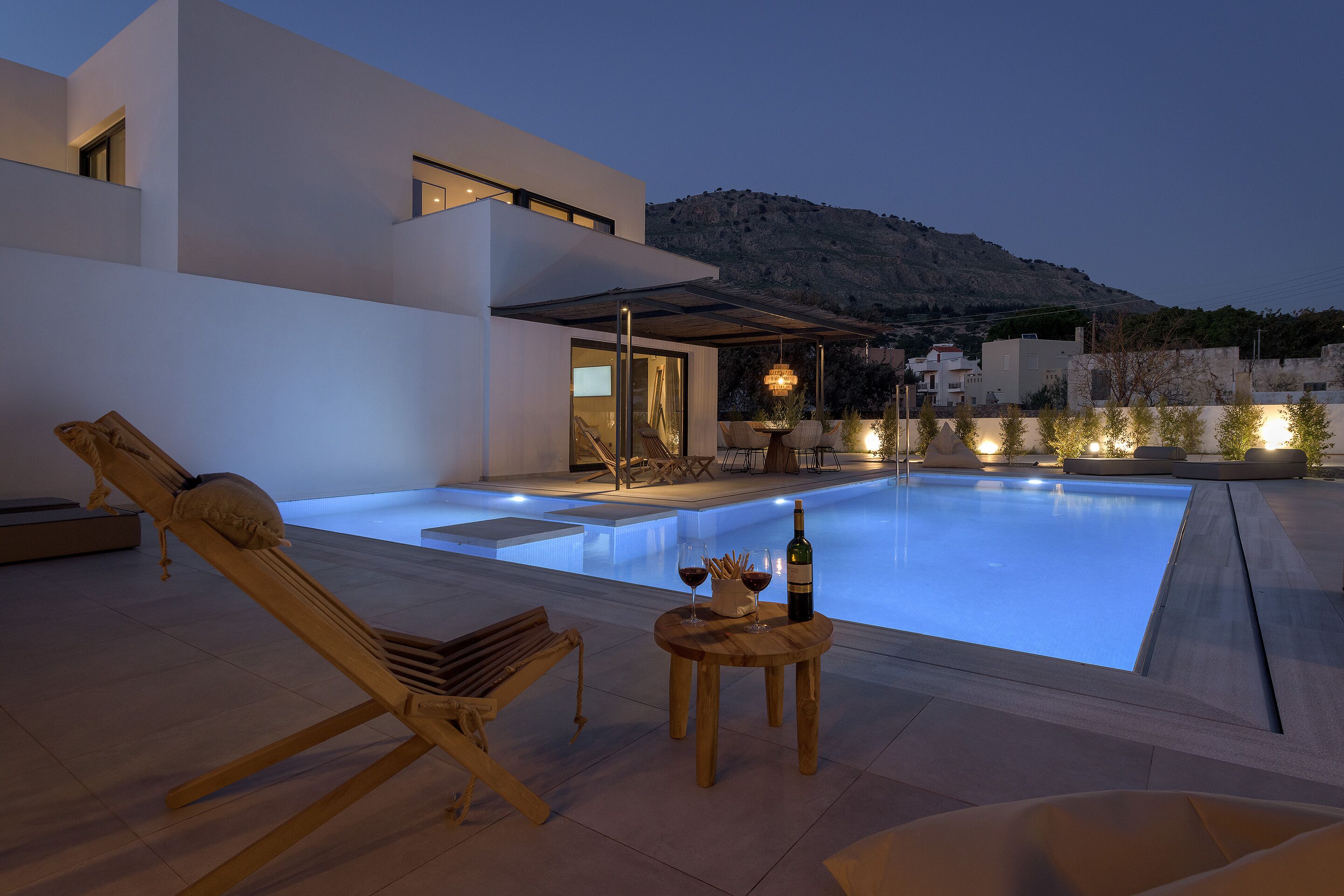 Seasonal outdoor pool, pool umbrellas, sun loungers