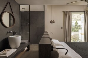 ヴィラ プライベートプール | バスルーム | ヘアドライヤー、タオル、石鹸、トイレットペーパー