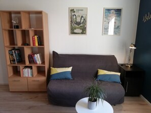 Télévision, livres, chaîne hi-fi