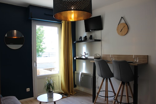 Studio en Centre-Ville avec Terrasse et Parking Sécurisé