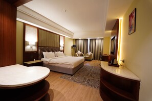 Minibar, in-room safe, desk, laptop workspace - Babylon Capital (Raipur)