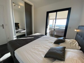 2 chambres, fer et planche à repasser, Wi-Fi gratuit, draps fournis
