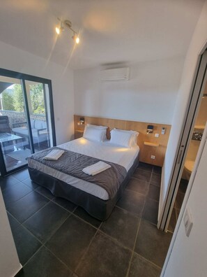 3 chambres, fer et planche Ă repasser, Wi-Fi gratuit, draps fournis