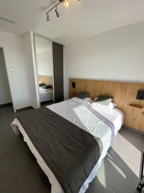 2 habitaciones, tabla de planchar con plancha y wifi gratis 