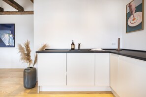 Superior Penthouse | Private kitchen | Full-size fridge, microwave, oven, stovetop - Town Hall Penthouse by Daniel&Jacob’s (Copenhagen)