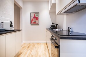 2. floor | Cuisine privée | Réfrigérateur grande capacité avec congélateur, four à micro-ondes