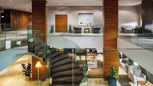 A spacious interior with a grand staircase, wooden panel ceiling, and modern furnishings. - Interhotel Sandanski (Sandanski)