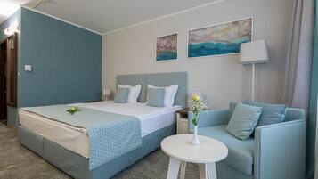 經典雙人或雙床房 | 迷你吧、房內夾萬、書桌、手提電腦工作空間