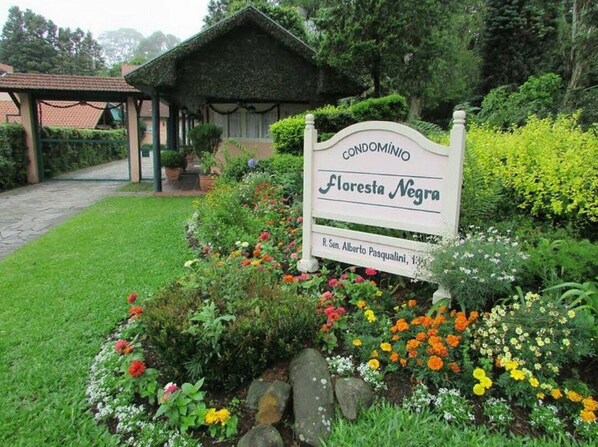 المنطقة المحيطة بالمنشأة