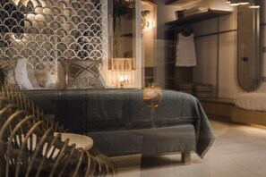 Superior Suite, 1 Bedroom, Sea View | Laptop workspace, soundproofing, free cots/infant beds, free WiFi - Panorama Inn (Zakynthos)