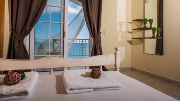 2 Schlafzimmer, laptopgeeigneter Arbeitsplatz, schallisolierte Zimmer