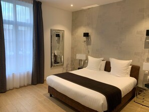 Deluxe Double Room | In-room safe, blackout drapes, soundproofing, cribs/infant beds - Hotel Le Dome (Arras)