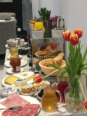Daily buffet breakfast (EUR 15 per person)