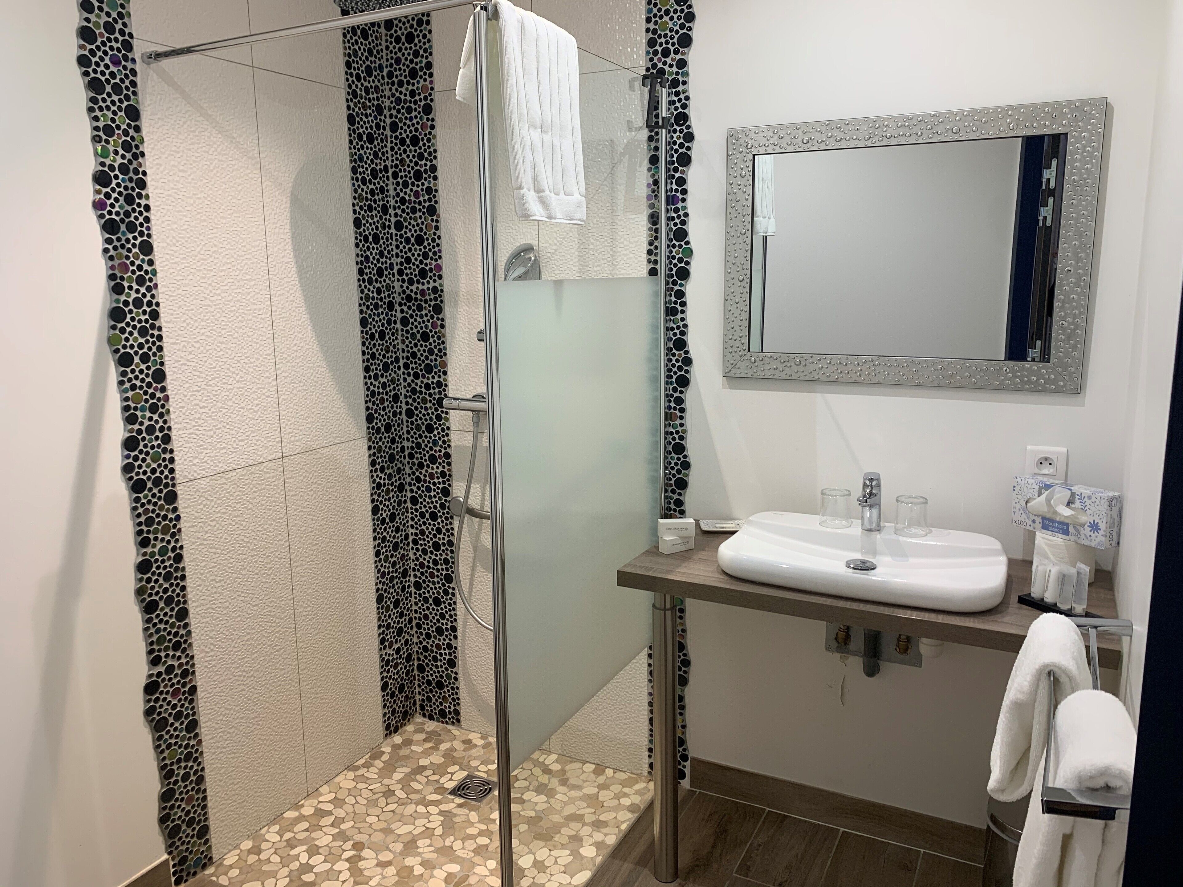 suite | bathroom | shower, rainfall showerhead, free toiletries, hair dryer