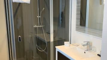 Deluxe Double Room | Bathroom