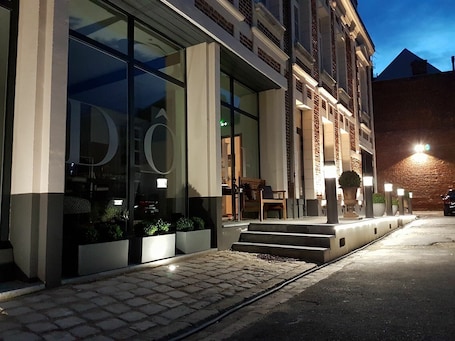 Property entrance. Hotel Le Dome