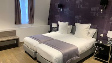 Deluxe-værelse med 2 enkeltsenge | 1 soveværelse, pengeskab på værelset, mørklægningsgardiner, lydisolering