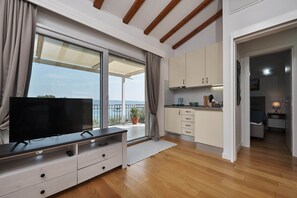TV - Beach house Blue Lagoon (Okrug Gornji)