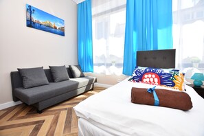 Hypo-allergenic bedding, desk, laptop workspace, soundproofing - DUKES Apartments - Old Town (Wroclaw)