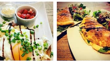 Daily cooked-to-order breakfast (PLN 24 per person)