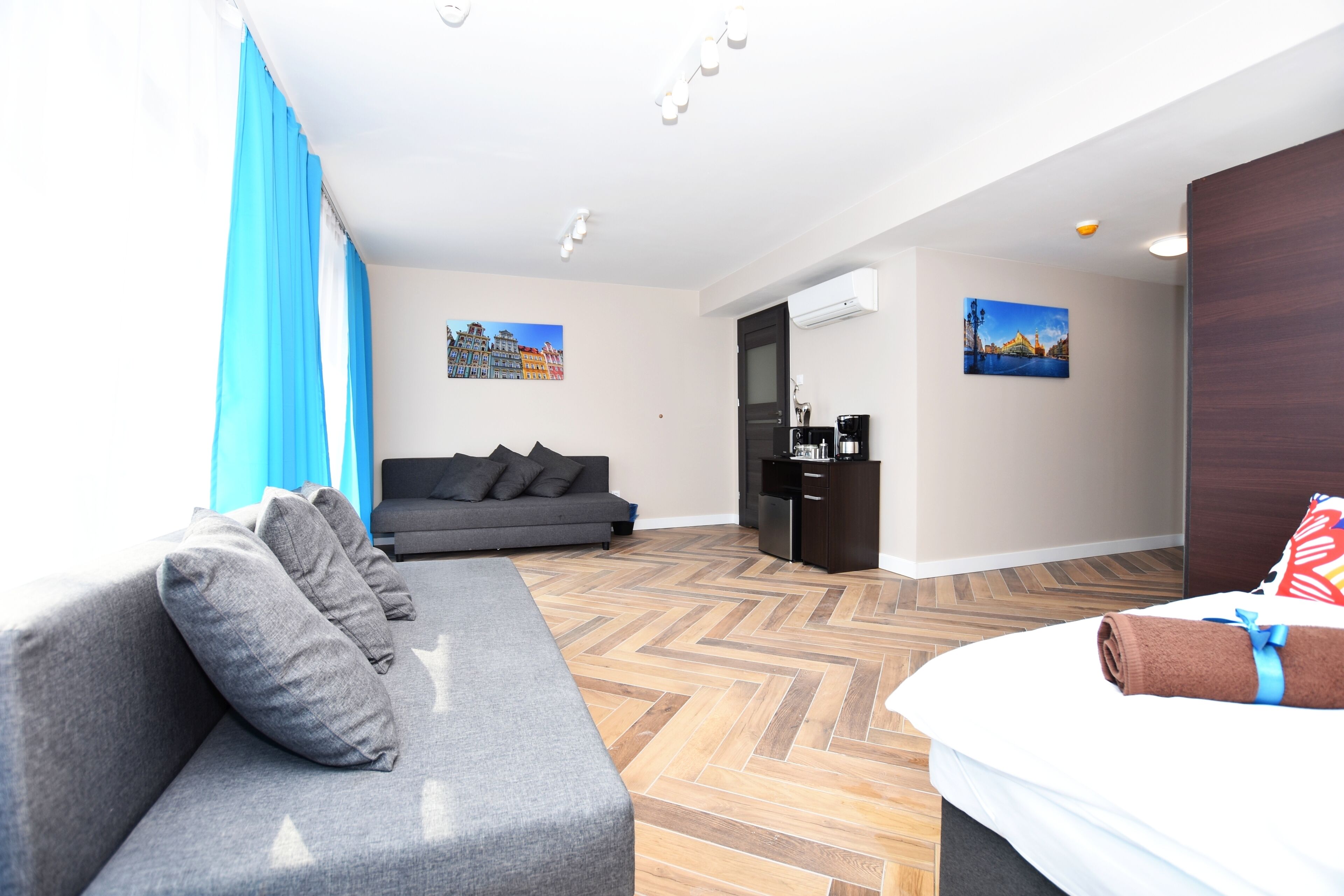 Panoramic Studio | Living area | 32-inch LCD TV with digital channels, TV